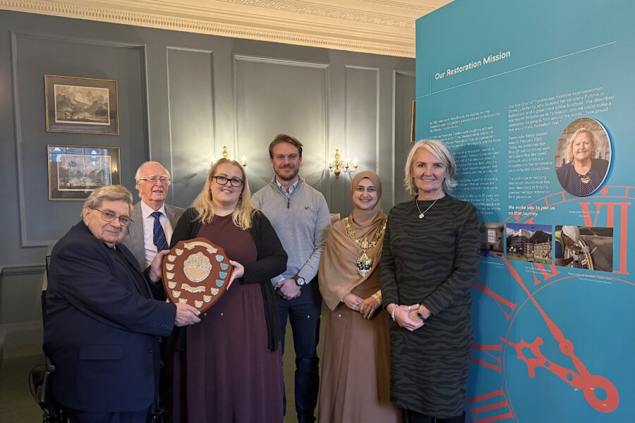 Members of Dame Julie's, and fellow heritage champions, family accept the award in her honour.