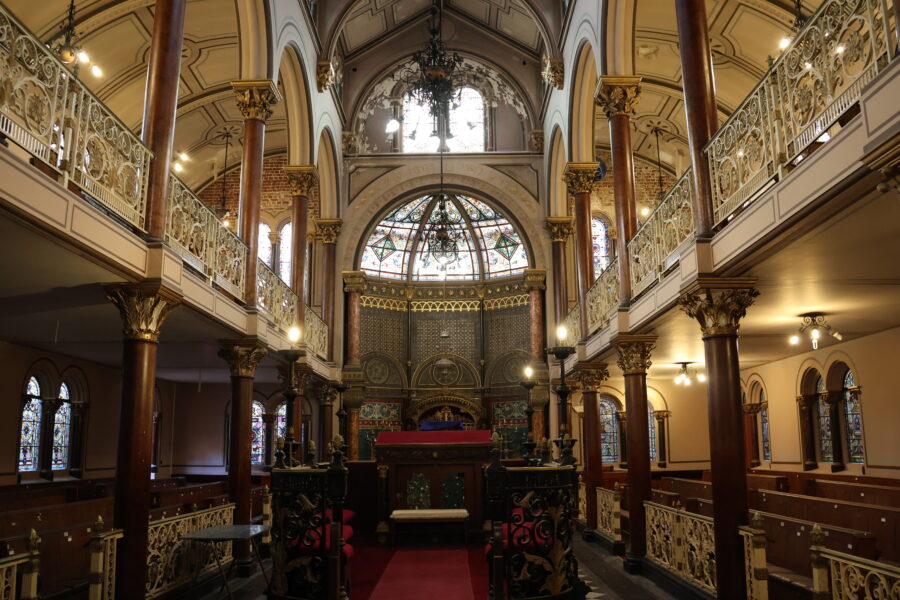 A photograph of the interior of the synagogue.