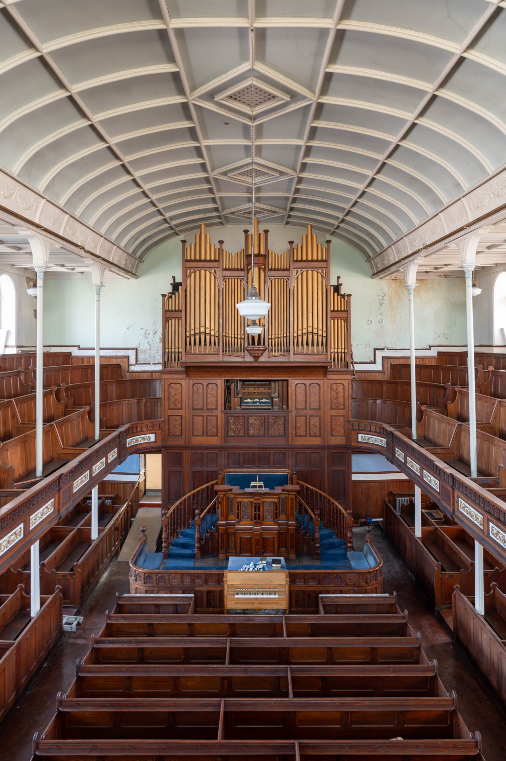 Inside Y Tabernacl, in Holyhead / Tu mewn Y Tabernacl, yng Nghaergybi.
